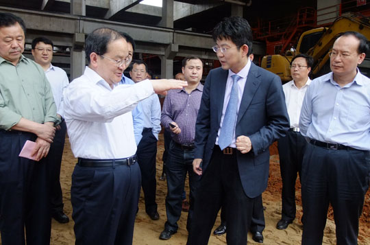 省委副書記、省長鹿心社蒞臨我公司視察 實(shí)地指導(dǎo)四特科技工業(yè)園項(xiàng)目建設(shè)工作